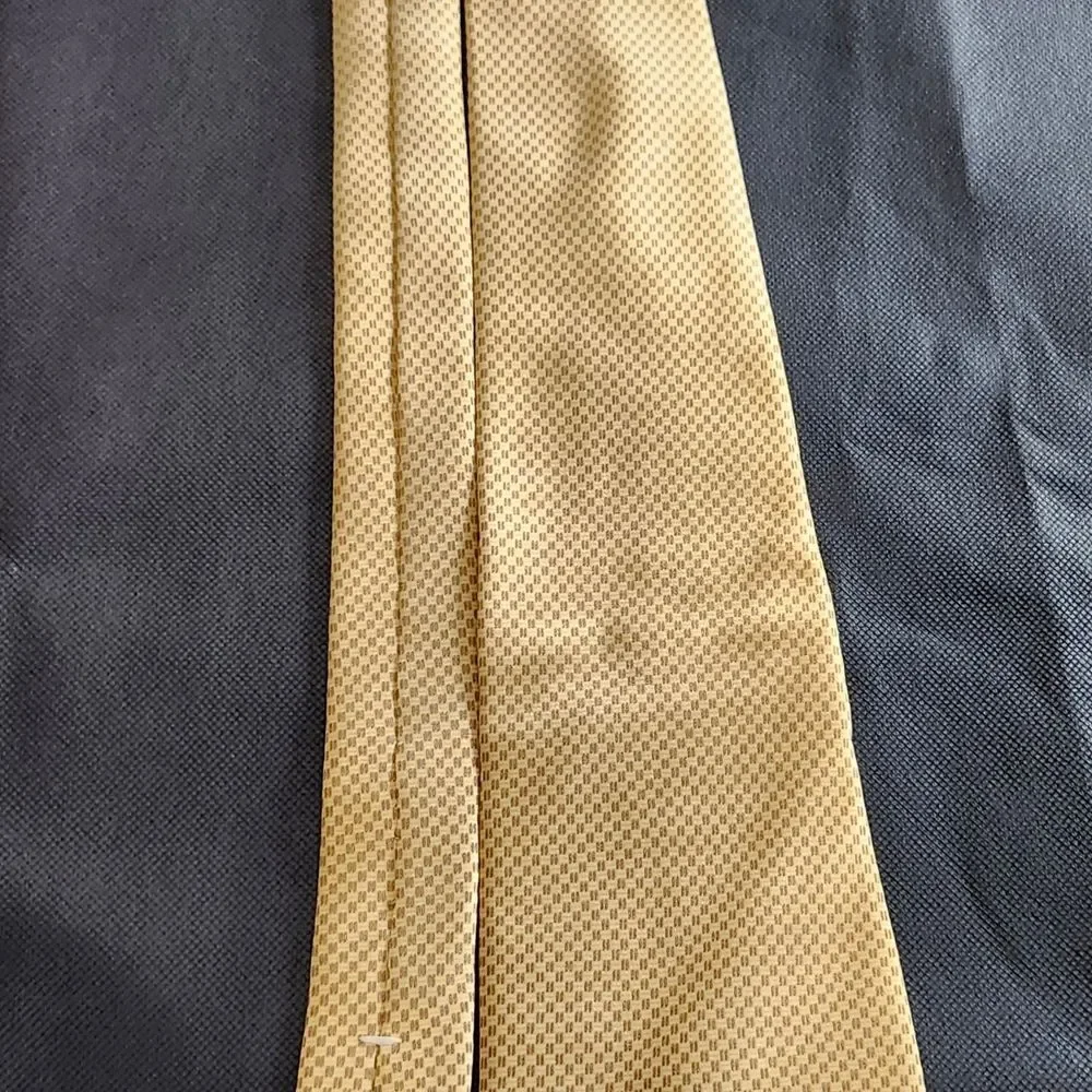 Elegant Yellow Tie for Formal Occasions